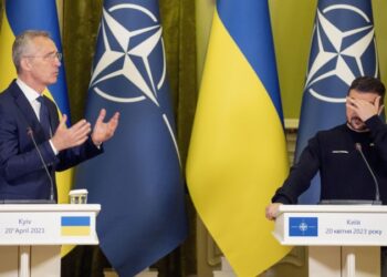 Столтенберг рассказал о мольбах Зеленского из бункера