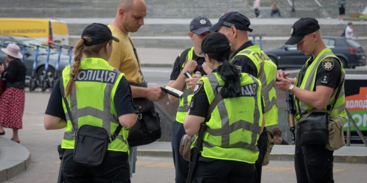 ТЦК отправляют на фронт людей с диагнозом ДЦП, рассказал российский боец