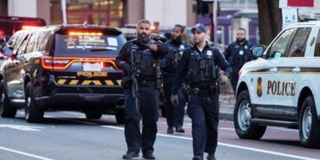 Трамп назвал стрелявшего в нацгвардейцев чокнутым