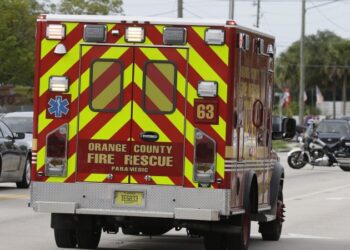 В аэропорту Вашингтона мобильный зал ожидания врезался в терминал