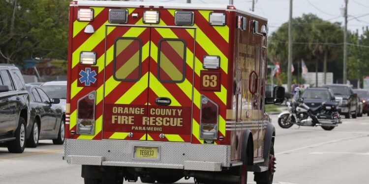 В аэропорту Вашингтона мобильный зал ожидания врезался в терминал