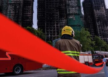 В Гонконге почтят память погибших при пожаре в жилом комплексе