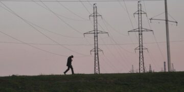 В нескольких областях Украины ввели аварийные отключения электроэнергии