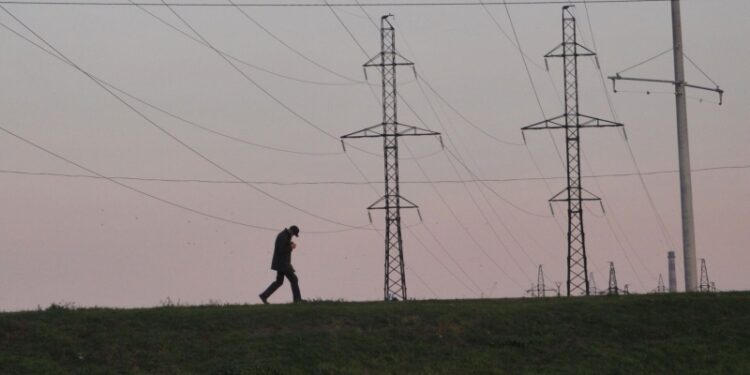 В нескольких областях Украины ввели аварийные отключения электроэнергии