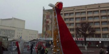 В Орле прокомментировали арт-объект Снегурочки