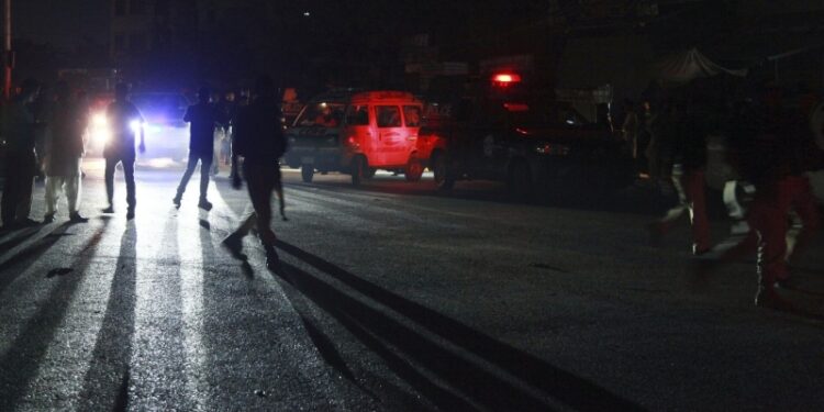 В Пакистане ликвидировали трех террористов, напавших на полицейский штаб