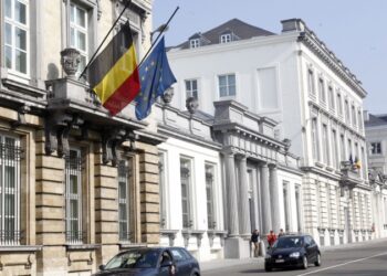 В посольстве России рассказали о кризисе доверия среди населения в Бельгии