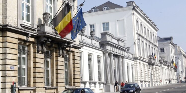 В посольстве России рассказали о кризисе доверия среди населения в Бельгии