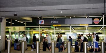 В США из-за шатдауна отменили или задержали более 10 тысяч рейсов