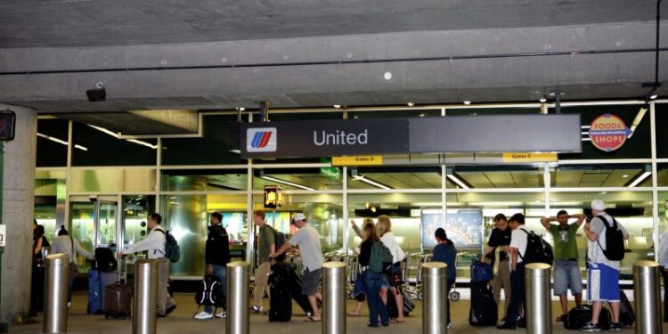 В США из-за шатдауна отменили или задержали более 10 тысяч рейсов