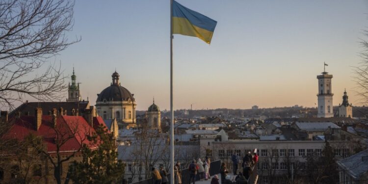 Во Львове мужчина прутом отбил мобилизованного у сотрудника военкомата