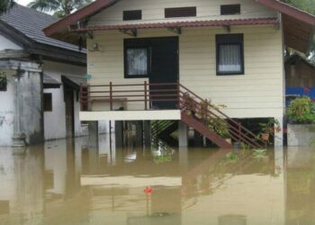 Выросло число погибших от наводнений и оползней в Индонезии
