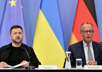 Захарова прокомментировала разговор Зеленского и Мерца о беженцах