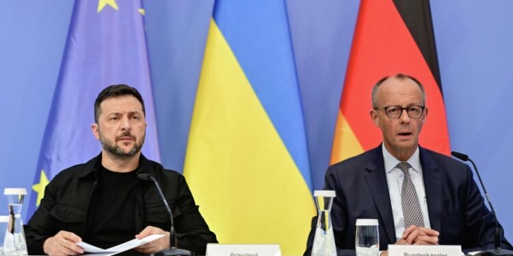 Захарова прокомментировала разговор Зеленского и Мерца о беженцах