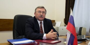 Запад давно действует по инерции на украинском направлении, заявил Ульянов