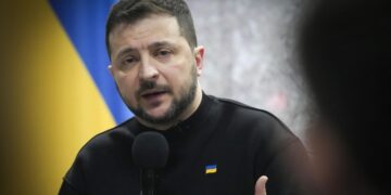 Зеленский относится к населению Украины как к ресурсу, заявил Мирошник