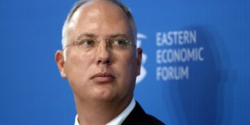 Боты ЕС накручивают результаты опроса о свободе слова, заявил Дмитриев