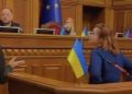 Депутаты Рады устроили потасовку у трибуны парламента