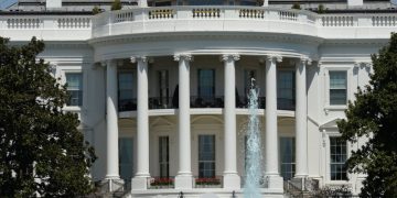 Экс-советник Трампа: США и Россия заинтересованы в денуклеаризации