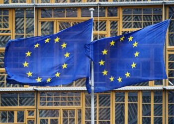 ЕС теряет мощь и не сможет финансировать Украину без США, считает аналитик