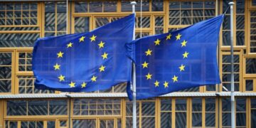 ЕС теряет мощь и не сможет финансировать Украину без США, считает аналитик