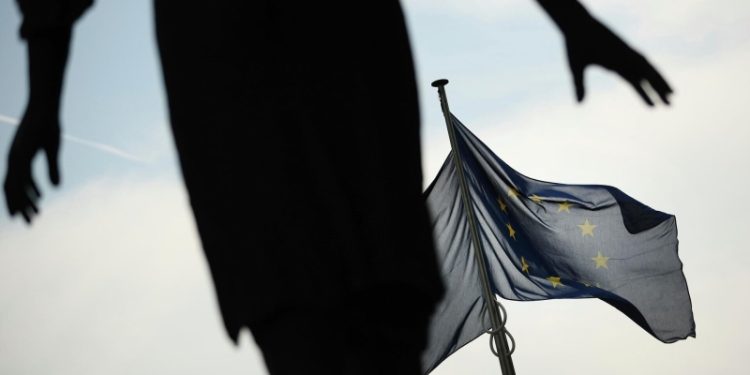 Евродепутат назвал причину слабой позиции ЕС в переговорах по Украине