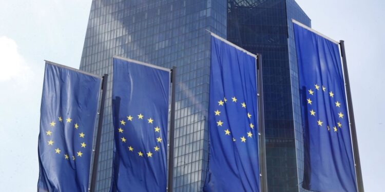 FT: ЕЦБ отказал Еврокомиссии в подстраховке кредита Украине