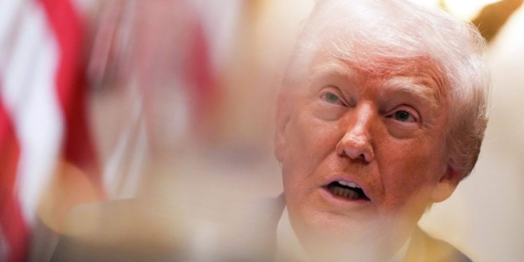 Иран хочет заключить сделку с США, утверждает Трамп