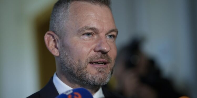 Лидер Словакии заявил, что отправка денег на Украину лишь продлит конфликт