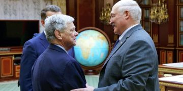 Лукашенко проводит переговоры со спецпредставителем США Коулом