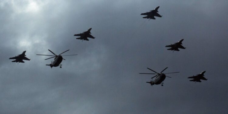 Минобороны Японии обвинило китайские истребители в опасных действиях