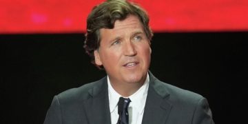 Многие из государственных институтов США прогнили насквозь, заявил Карлсон