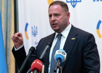 На Украине могут готовить документы для выезда Ермака из страны, пишут СМИ