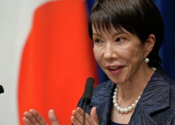 Опрос показал рост доверия японцев к правительству Такаити