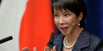 Опрос показал рост доверия японцев к правительству Такаити