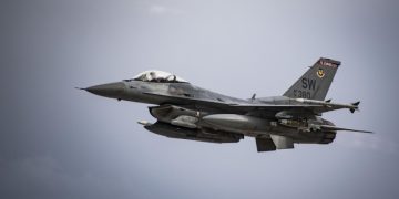 Пентагон поднял два истребителя F-16 над Пальмирой, пишут СМИ