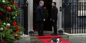 «Под порошком». Визит Зеленского в Лондон поразил пользователей Сети