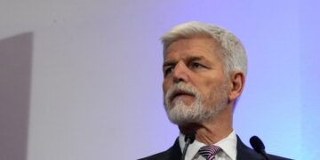 Президент Чехии допустил, что НАТО будет сбивать российские самолеты