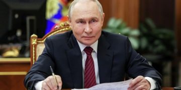 Путин в Туркмении передвигается на Aurus Senat
