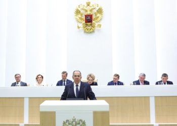 Россия ждет завершения переговоров США, Зеленского и ЕС, заявил Лавров