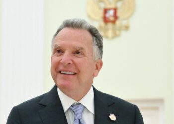 Самолет, на котором может находиться Уиткофф, летит в сторону Америки