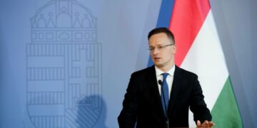 Сийярто посетил мессу в католическом соборе в Москве