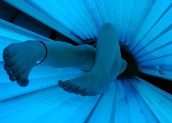 Солярии провоцируют мутации ДНК кожи и втрое увеличивают риск меланомы