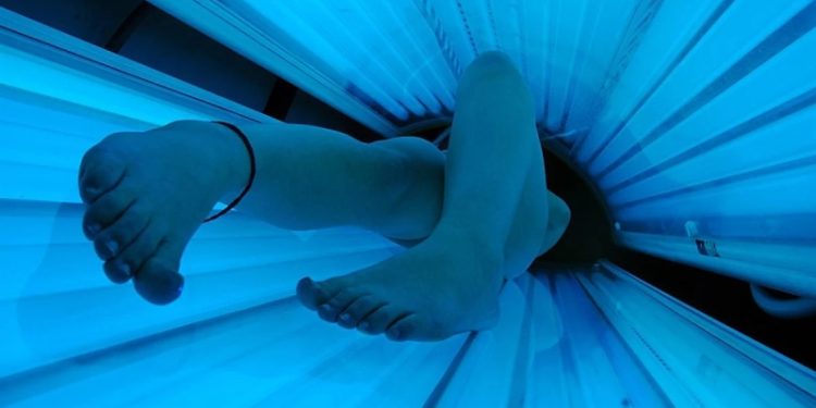 Солярии провоцируют мутации ДНК кожи и втрое увеличивают риск меланомы