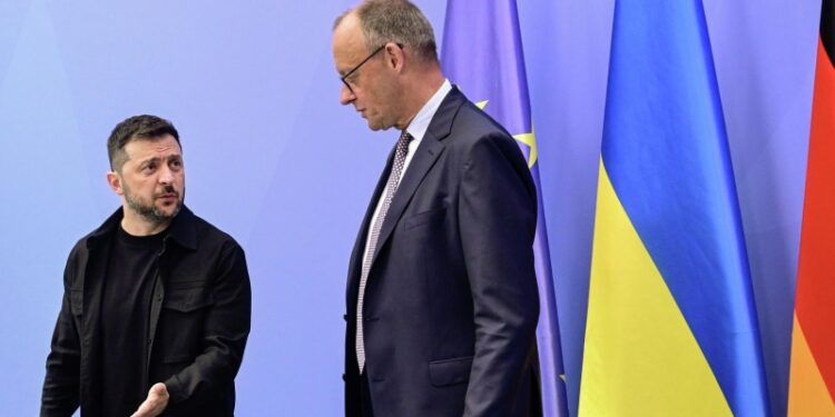 Стармер, Макрон и Мерц проведут встречу с Зеленским, пишет Independent