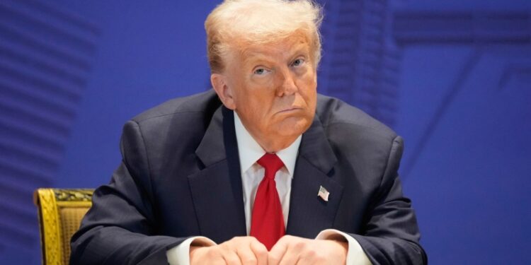 Трамп распорядился ускорить пересмотр числа прививок для детей