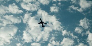 Венесуэла получила от США запрос на возобновление авиарейсов, сообщили СМИ