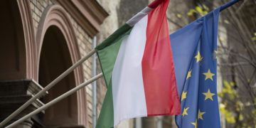 Венгрия в ЕС выступила против заморозки российских активов