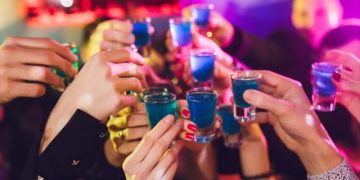 Коктейль с жидким азотом отправил посетителя бара в реанимацию